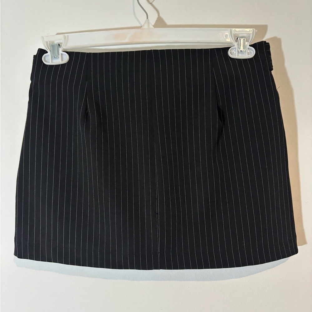 Taunt Juniors Size 3 Black Pin Striped Mini Skirt Buckle Zipper Front Y2K Casual - Picture 3 of 7